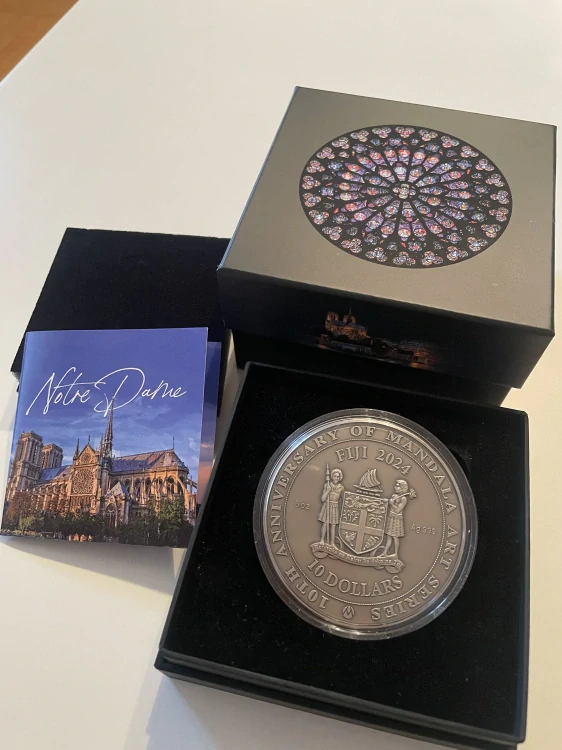 Stříbrná mince NOTRE DAME Mandala Art , 65 mm , 5 OZ , 2024